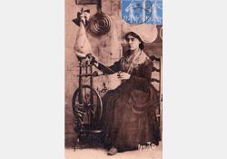 Carte postale ancienne - Marennaise utilisant le rouet / Visuel : D.R.