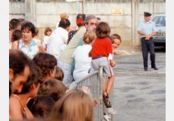 François Rémy dans l'exercice de ses fonctions pour la course pédestre de “Vivre à Breuillet“, en 1994 / Visuel : D.R.