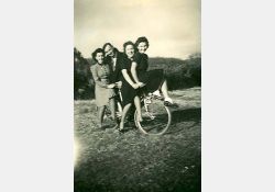Jeunes en vélo / Visuel : D.R.