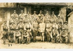 Soldats en 1939 avant “la drôle de guerre“. Abel Guérin (2{e}e{e} à partir de la droite dans la 2{e}e{e} rangée à partir du haut) deviendra adjoint au maire Daniel Michenot, puis maire lui-même. / Visuel : D.R.