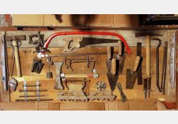 Outils du maçon - certains sont encore utilisés / Visuel : D.R.