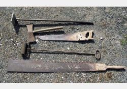 Outils pierre - Dame, taillant grain d'orge, feuillet, boucharde, godendard / Visuel : D.R.